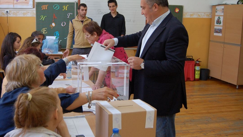 Слави Бинев гласува, за да има български патриоти в ЕС