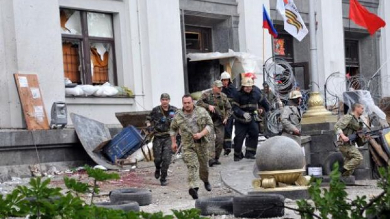 УНИАН: Киев хвърля танкове и самолети срещу врага в Луганск (ВИДЕО)