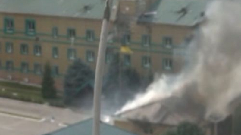 Снайперисти на националната гвардия стрелят по жилищните сгради в Луганск (ВИДЕО)