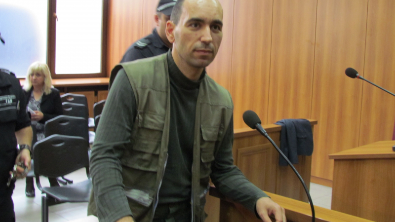 Стрелецът от Кючук Париж напълно неадекватен пред съда (СНИМКИ)