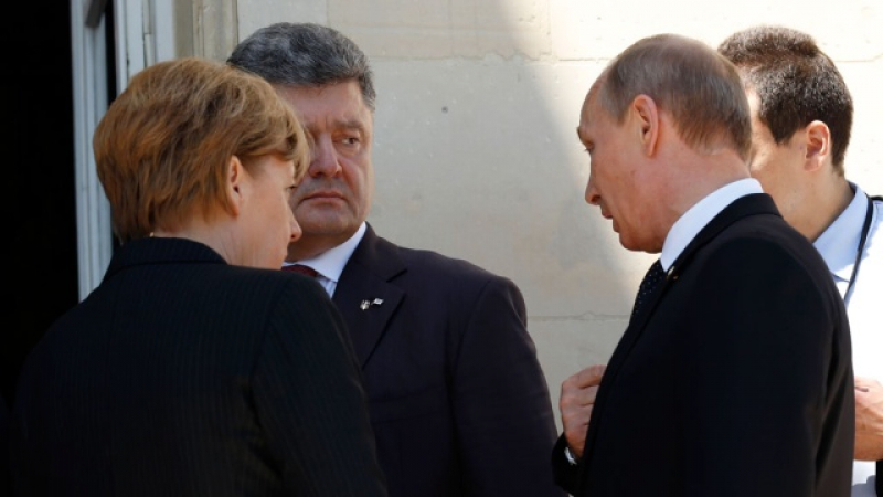 Путин и Порошенко си стиснаха ръцете, спират огъня в Украйна