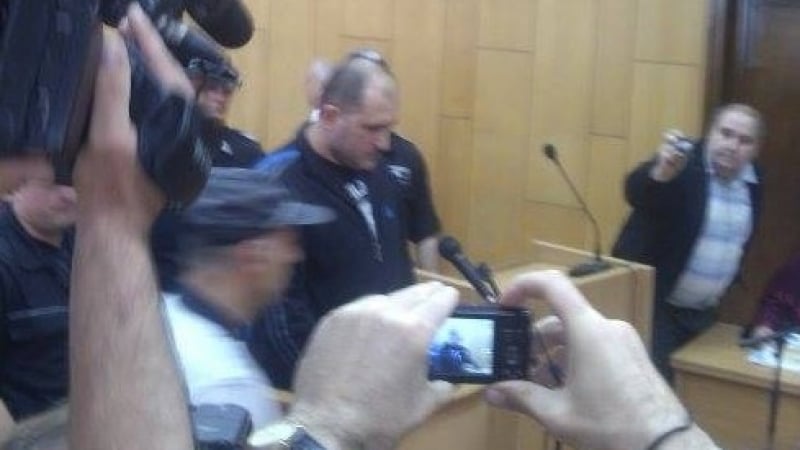 Прекъснаха делото на Георги Сапунджиев - има опасност да оглушее