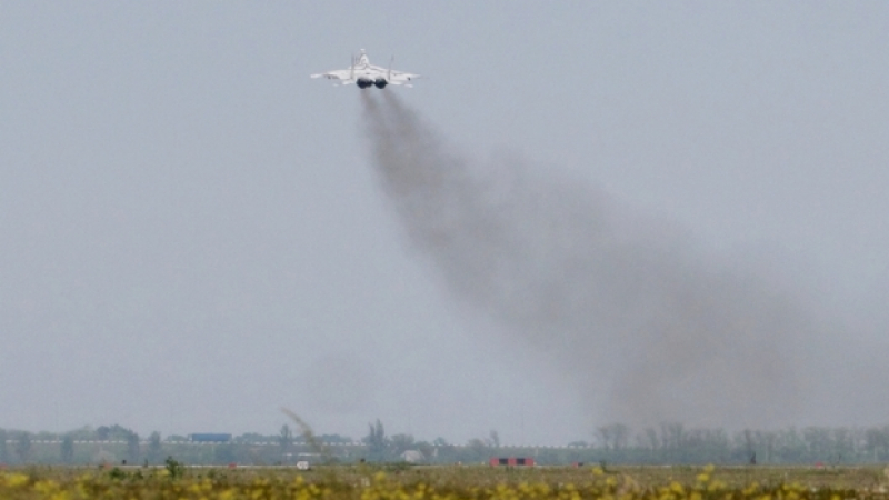 Бойни самолети прочистват Украйна в антитерористична операция 