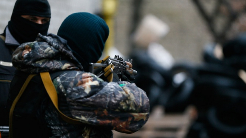 Ужасът в Славянск продължава, стреля се вече цял ден 