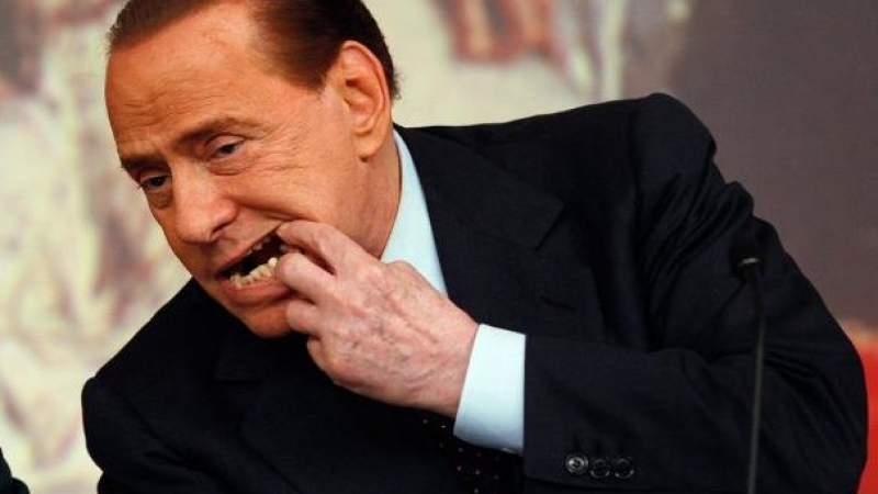 Берлускони играе на топка с болни старци