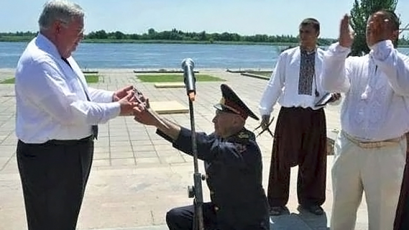 Украински генерал на коленe пред US-дипломат 