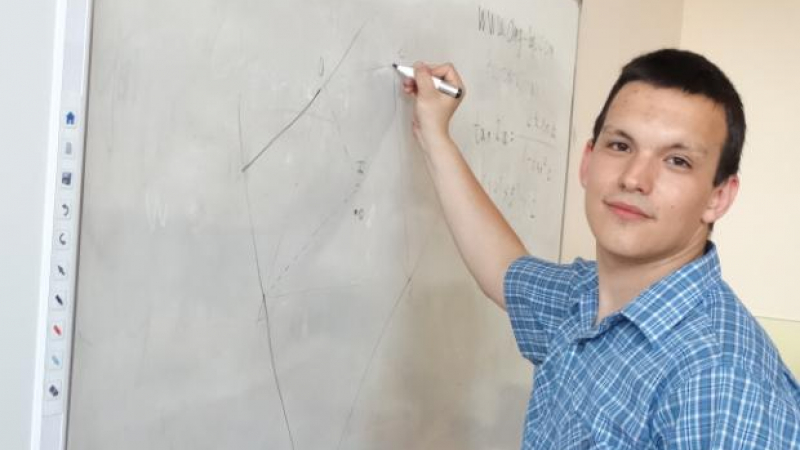 2800 лева спират 16-годишен математик за Китай