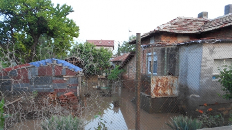 Рухнаха три къщи след потопа в Добрич