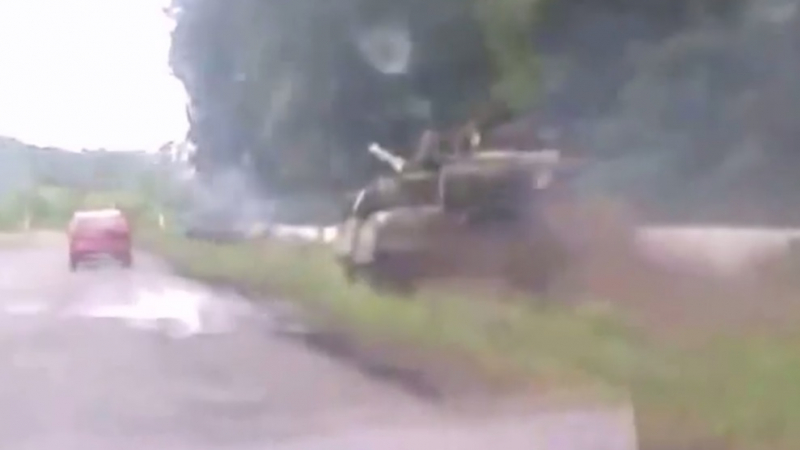 Вижте как руски танкове настъпват към Донецк! (ВИДЕО)
