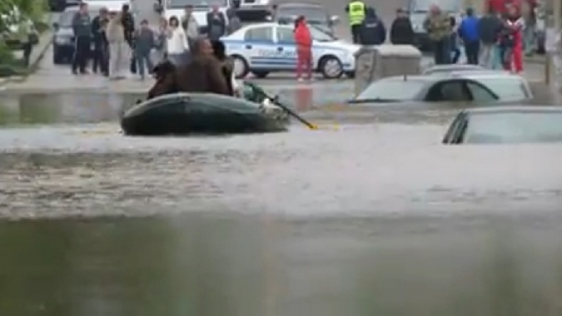 Необикновено ВИДЕО от потопа във Варна