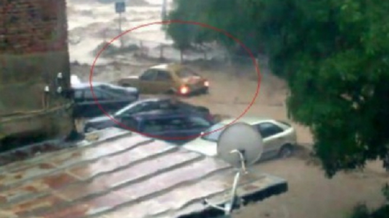 Ново кошмарно ВИДЕО от потопа във Варна