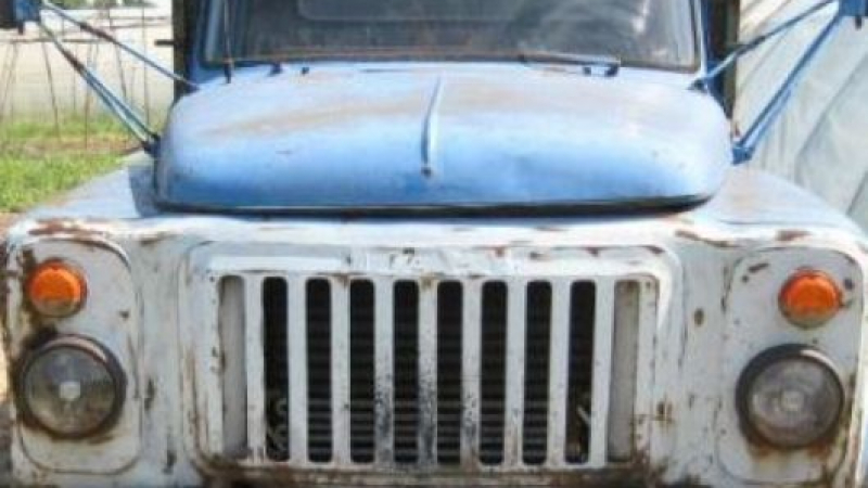 Товарен камион помете 17-годишно момиче в Радомир