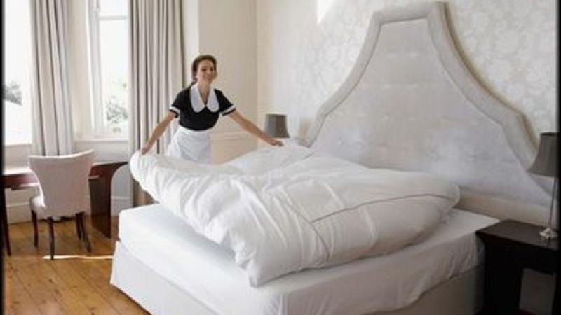 Вижте изповедта на българка, която чисти хотел в Гърция за 700 евро