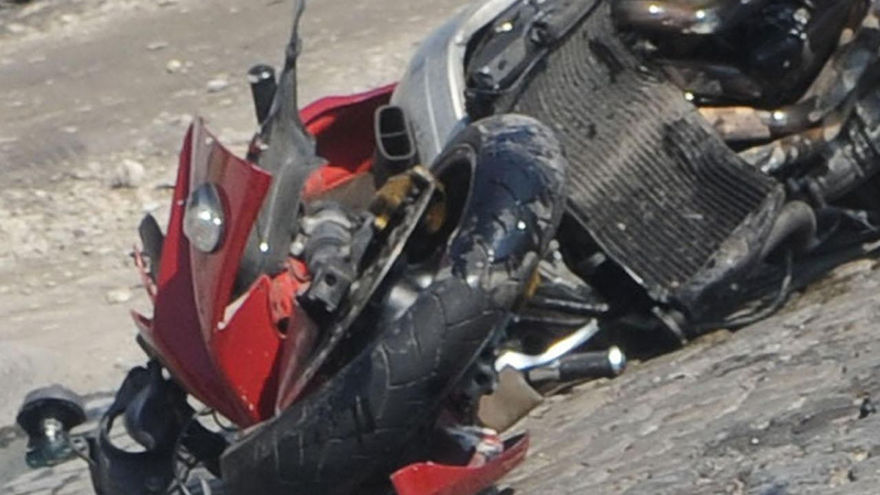 Моторист без книжка пострада тежко в катастрофа край Самуил