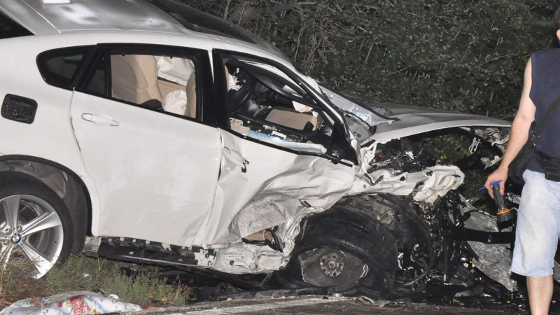 Екшън: Пиян шофьор мина в насрещното, блъсна четири коли 