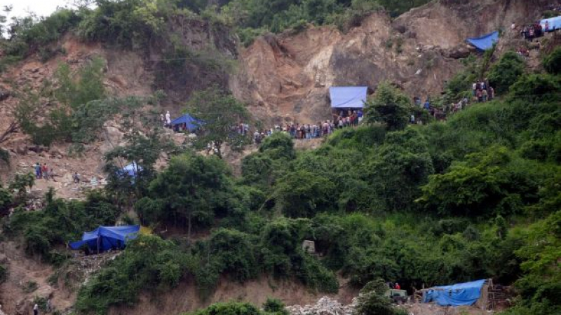 Нелегални миньори затрупани в Хондурас