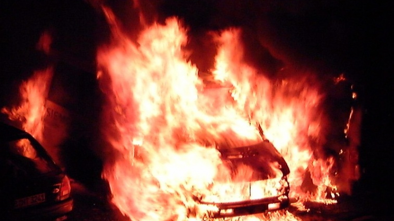 САМО В БЛИЦ: Автомобил изгоря в Слатина