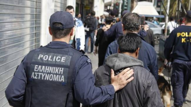 Арестуват четирима българи в Крит за кражби