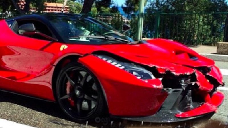 Първа катастрофа на най-мощното Ferrari