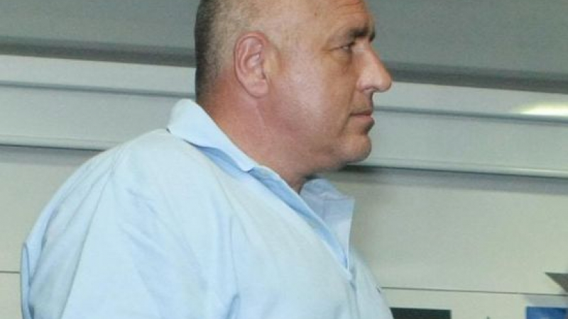 Борисов кани своите на кюфтета в Банкя