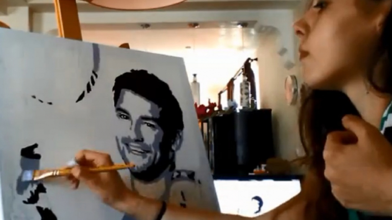Вижте как фенка нарисува Григор пред камера (ВИДЕО)