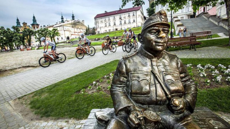 Издигат първия паметник на Швейк в родната му Чехия