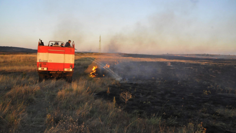 Изгоряха 55 декара жито в Якимово