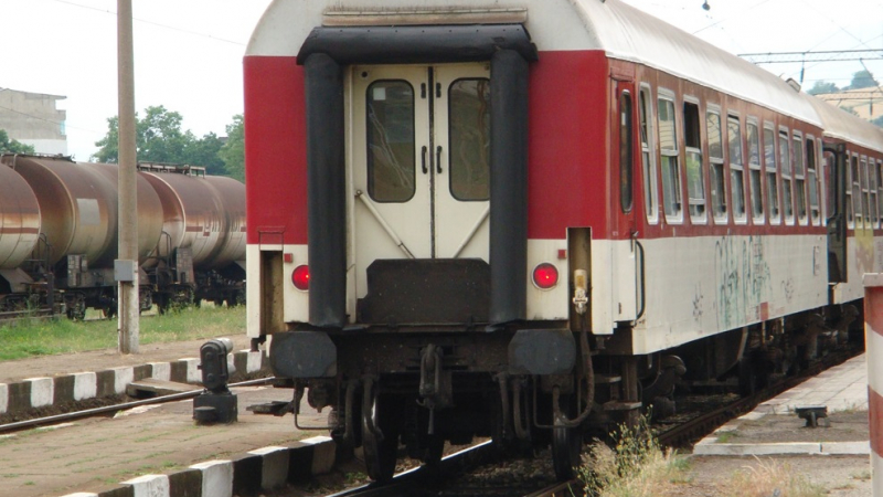 Спряха влака Бургас - Варна, свалиха жена с мощно енергийно поле 