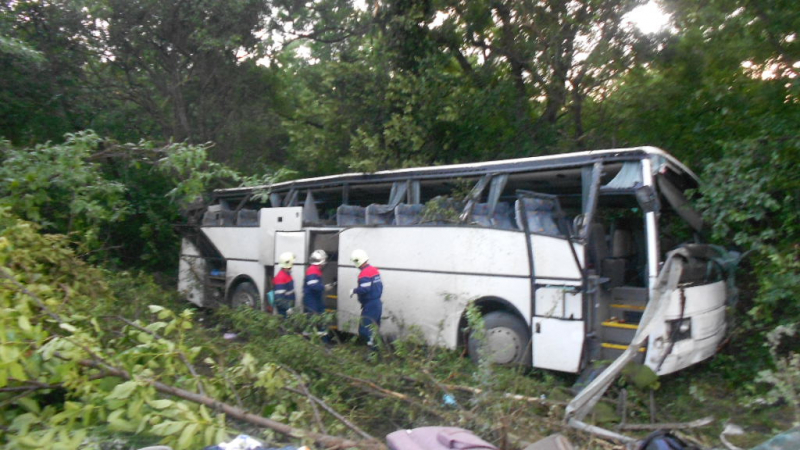Вижте кадри от катастрофата на автобуса с децата (СНИМКИ/ВИДЕО)