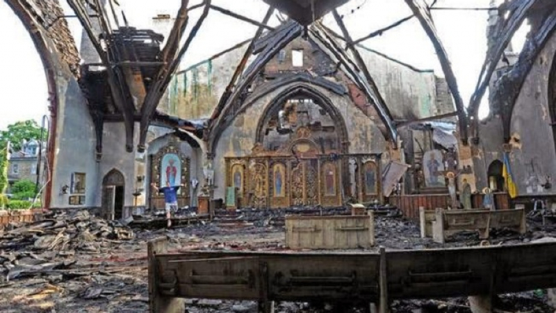 Чудо: Църква във Филаделфия изгоря, иконите – непокътнати!
