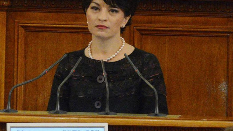 Десислава Атанасова надуши нов скандал във Фонда за лечение на деца
