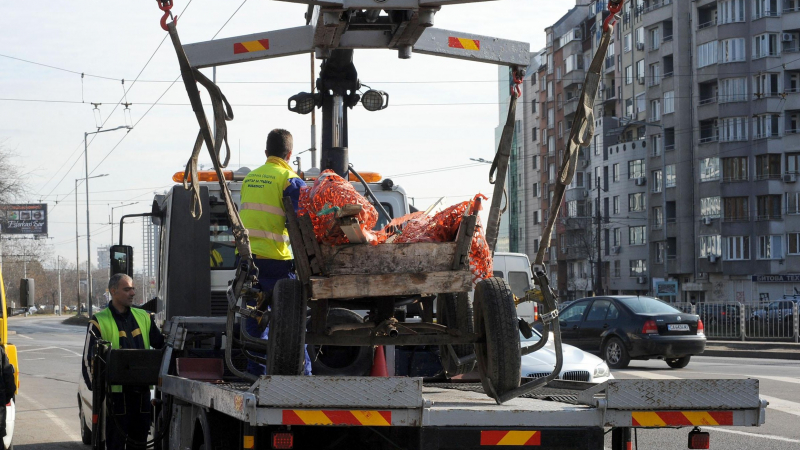 Паяците в София продължават да вдигат коли