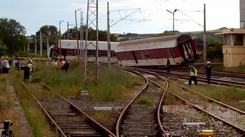 Влакът дерайлирал край Калояновец заради превишена скорост?