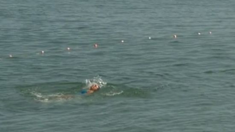 Преживяла инсулт и кома 54-годишна жена преплува 3 км в морето!