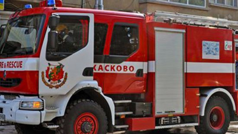 Кола пламна на бензиностанция в Хасково