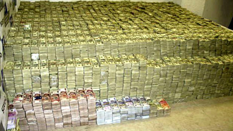 Милионите за Цветан Василев изнесени като бракувани банкноти?