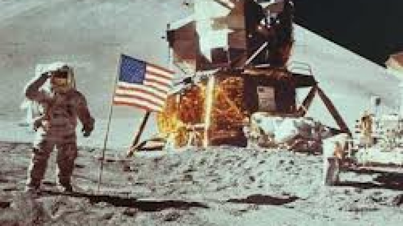 Учени сензационно: Американски астронавти "счупиха" Луната!