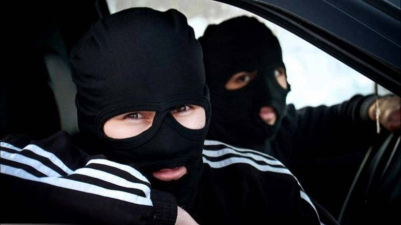 Екшън в Петербург- маскирани отвлякоха трима души от оживено летище