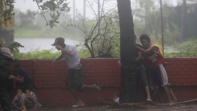 Тайфунът &quot;Рамасун&quot; погуби 10 души (ВИДЕО/СНИМКИ)