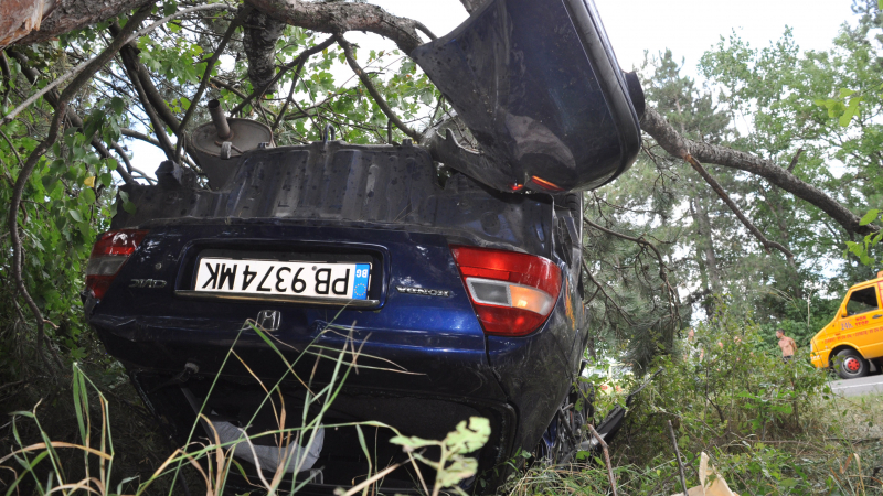 Катастрофиралият край Стойково шофьор е в операционната (СНИМКИ)