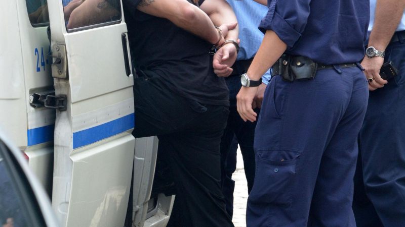 Арестуваха софиянец, скочил на полицаи