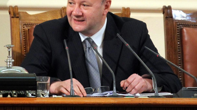 Миков: Гласуваме оставката на кабинета в сряда, ако Орешарски я депозира