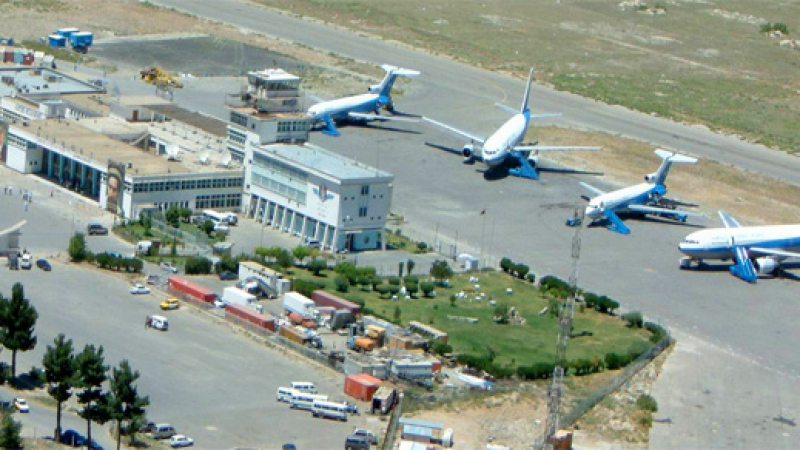 Екстремисти нападнаха летището в Кабул