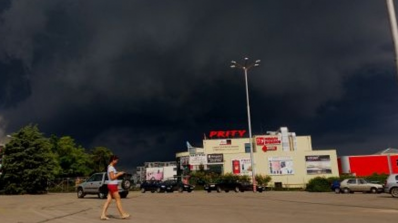 Месец след смъртоносния потоп: Във Варна става апокалиптично (СНИМКИ/ВИДЕО)