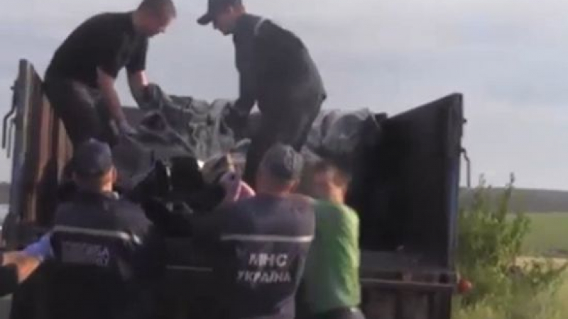 В моргата в Донецк откараха телата на загиналите в самолетната катастрофа (ВИДЕО)