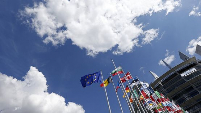 Външните министри на ЕС ще умуват върху нови санкции срещу Русия
