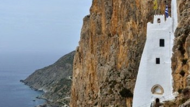 Византийски манастир &quot;виси&quot; на 40 метра над Егейско море
