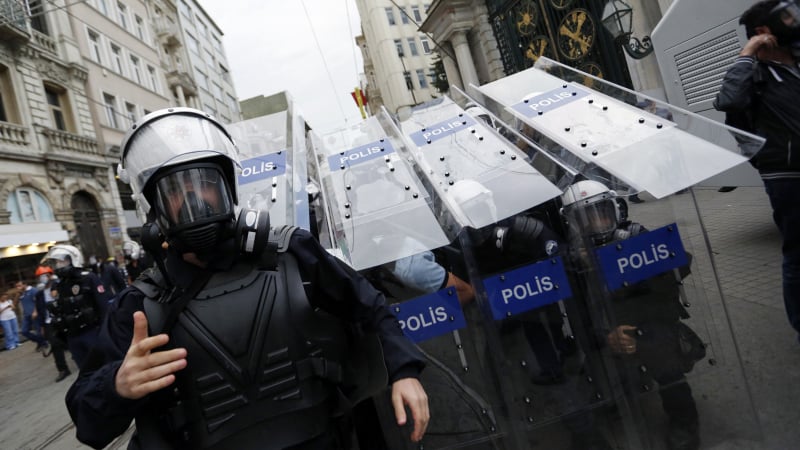 В Турция арестуваха висши полицейски служители, обвиняват ги в корупция