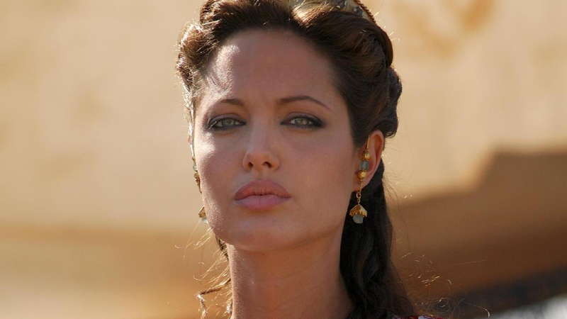 Анджелина Джоли осигури роли за 6-те си деца в &quot;Клеопатра&quot;
