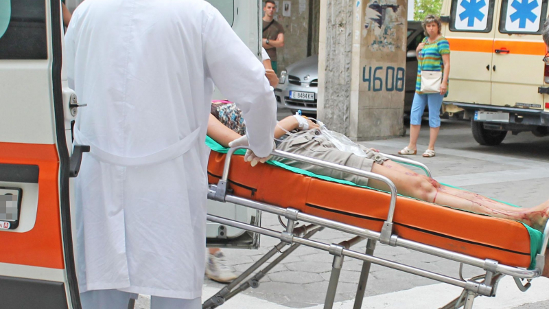 Двама румънци и българка в болница след верижната катастрофа на Кресненско ханче 